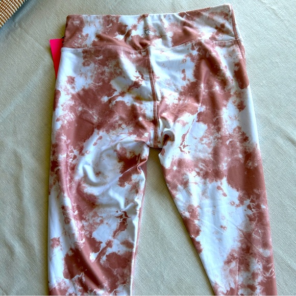 Betsey Johnson NWT Performance Leggings - Size Medium - Picture 4 of 5